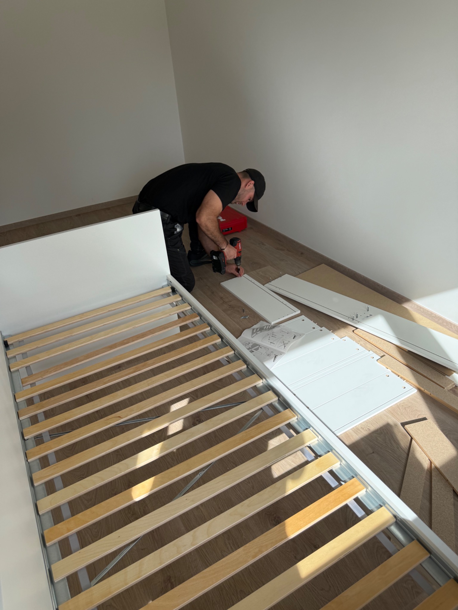 Montáž postelí IKEA – průběh